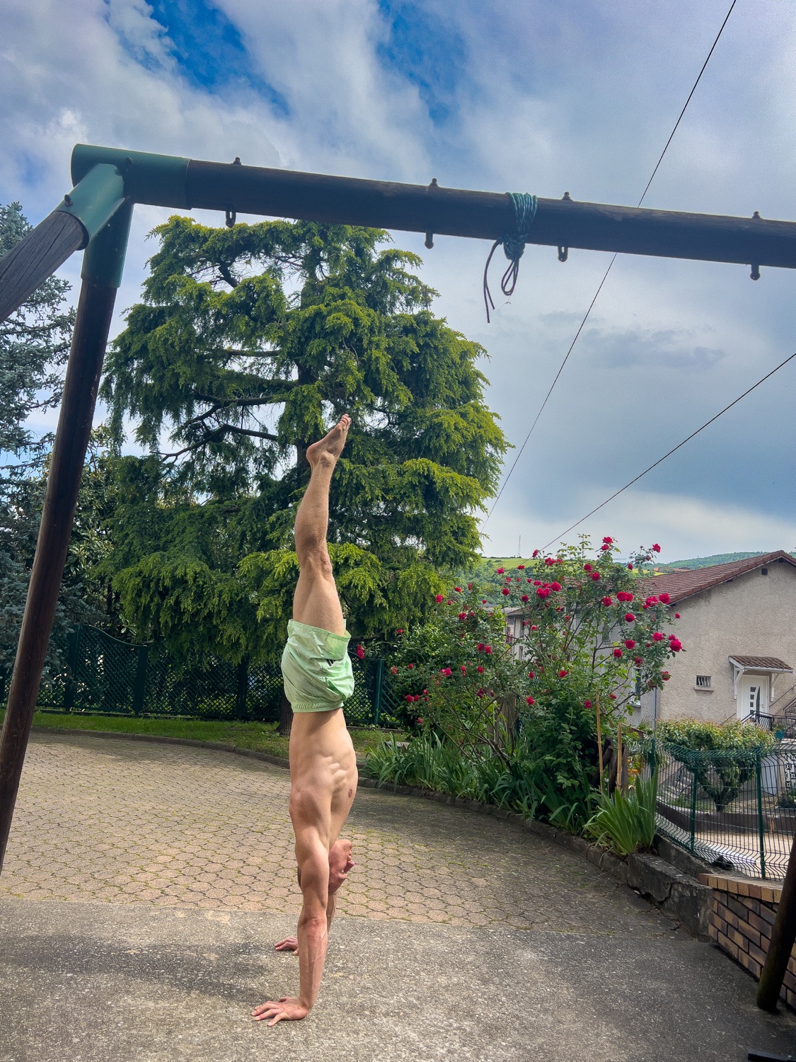 Sébastien en handstand aligné, la ligne droite